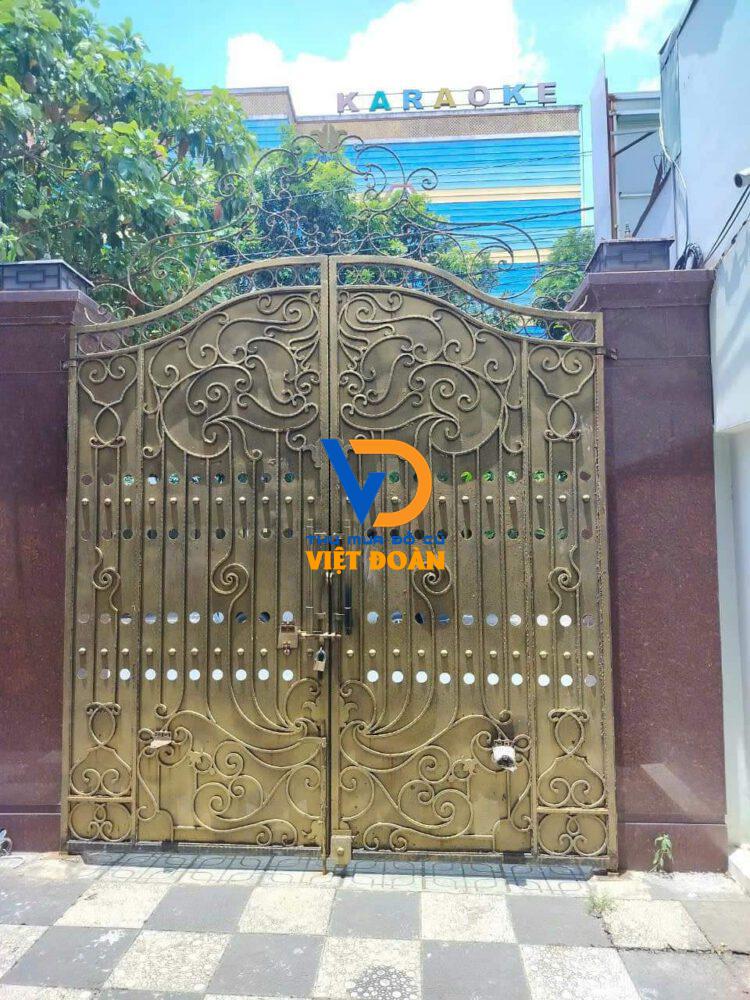 Thu mua cửa sắt cũ Quận 1 – Quận 3